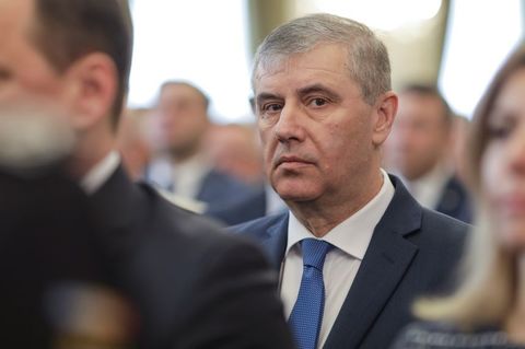 Recorder: Şeful SPP Lucian Pahonţu a făcut parte din trupele de represiune trimise la baricada de la Inter. A fost implicat şi în evenimentele din 13 iunie 1990, din Piaţa Universităţii / Băsescu: Ar trebui să-şi piardă funcţia