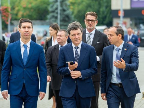 Nicuşor Dan: În drum spre Chişinău, am făcut o oprire pentru a vizita oraşul Cahul, reper important al identităţii, culturii şi spiritului românesc din Republica Moldova