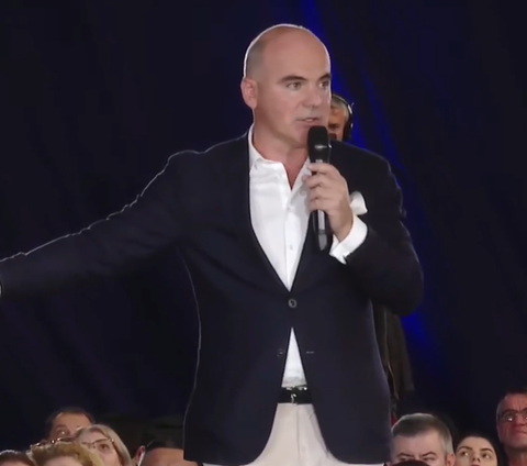 Rareş Bogdan: Recomandarea mea, în calitate de disident, este ca parlamentarii din Platforma Liberal-Conservatoare din cadrul PNL, 23 la număr, să voteze guvernul undercover Bolojan 2, pentru că fără un Executiv stabil, România se duce în cap