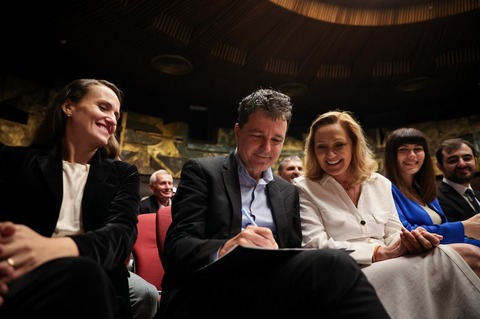 Elena Lasconi: Dacă vezi imagini cu Nicuşor Dan, mie mi se face ruşine. Îmi este ruşine că acest domn ne reprezintă în străinătate / El aşteaptă să fie trimis acasă. Eu nu văd altă soluţie de ieşire din impas decât alegerile anticipate