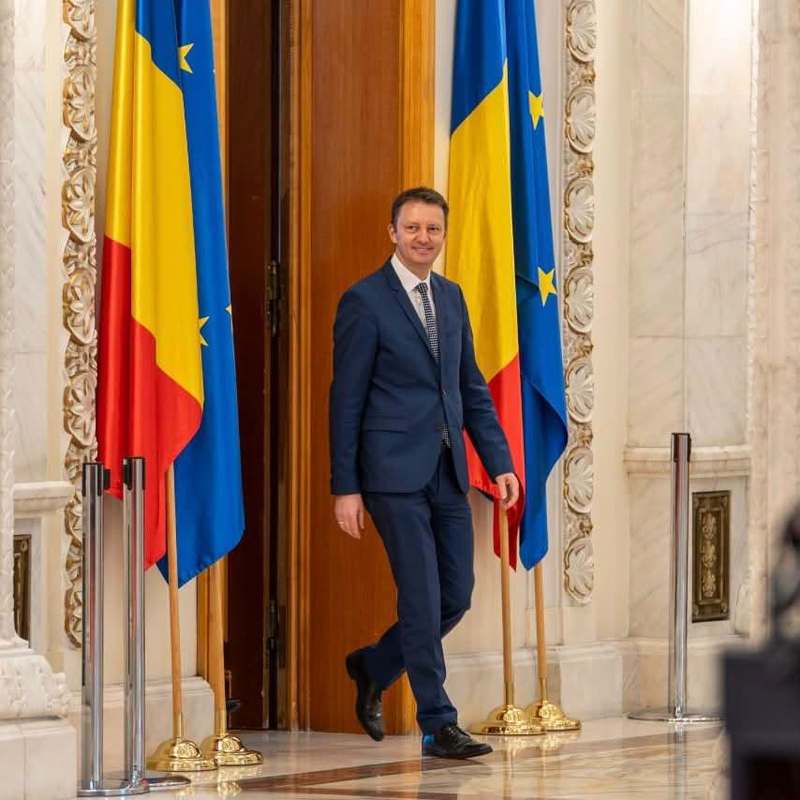 Guvernul Siegfried Mureşan, susţinut de PNL-USR-UDMR, la vot în plenul Parlamentului - Are nevoie de 233 de voturi, pentru a fi învestit / În caz de respingere, se întrunesc condiţiile pentru declanşarea alegerilor anticipate