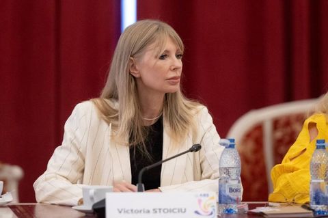 Senatoarea Victoria Stoiciu a depus un proiect de lege care dezincriminează deţinerea de droguri pentru consum propriu. Iniţiativa, susţinută şi de senatorii Cristian Ghinea (USR) şi Daniel Fenechiu (PNL) / Reacţia liberalului Marcel Vela