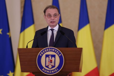 Premierul desemnat continuă luni întâlnirile pentru conturarea unei majorităţi - Va discuta cu USR la sediul partidului şi cu minorităţile la Parlament
