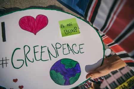 Greenpeace: Documente din negocierile pentru acordul comercial SUA-UE arată încălcarea legilor pentru mediu şi sănătate