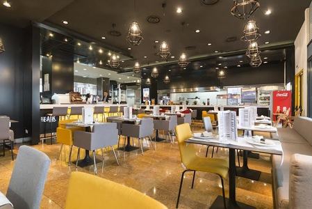 Grupul Emirates a deschis două restaurante Left Bank în Aeroportul Internaţional Henri Coandă
