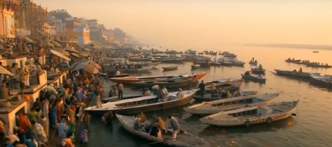 Guvernul indian vrea să vândă pe Internet apă din fluviul sacru Gange, considerat unul dintre cele mai poluate din lume