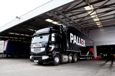 Compania de logistică Pall-Ex şi-a crescut anual cu peste 50% volumele de marfă şi a ajuns să transporte 1.400 de paleţi pe zi 