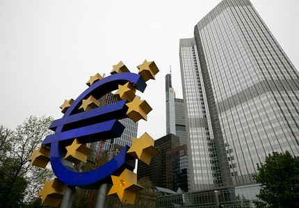 Euro a coborât la minimul ultimelor două luni faţă de francul elveţian, din cauza temerilor legate de Deutsche Bank