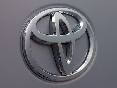 Toyota recheamă 340.000 de automobile Prius la nivel mondial, pentru probleme la frâna de mână