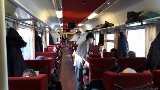CFR Călători a descoperit că, din 1.550 de călători verificaţi în cinci trenuri, 539 de persoane circulau fără bilet 