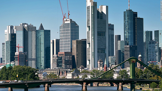 Băncile internaţionale din Londra au început să caute serios spaţii de birouri în Frankfurt