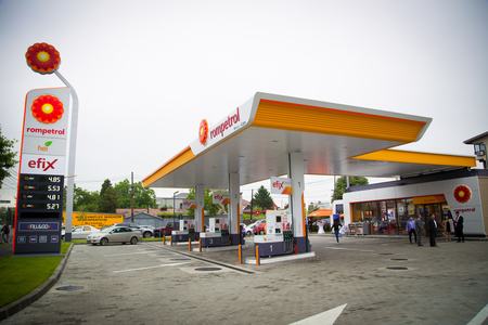 Rompetrol a deschis prima benzinărie cu staţii de încărcare pentru maşinile electrice, alte şapte vor fi inaugurate în acest an