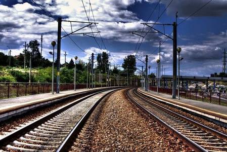 Ministrul Transporturilor a semnat autorizaţia pentru reabilitarea unui tronson din linia de cale ferată Simeria-Curtici 
