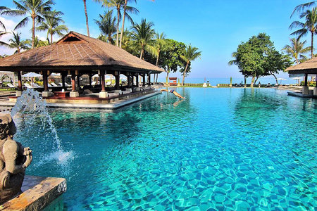 Eturia: Cele mai vândute destinaţii exotice vara aceasta sunt Indonezia, Singapore, Zanzibar şi Maldive. Turistul român, mai îndrăzneţ şi mai pretenţios