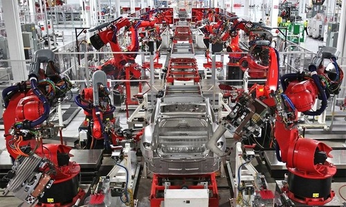 Elon Musk a anunţat inaugurarea unei noi linii de producţie pentru Model 3, construită într-un cort