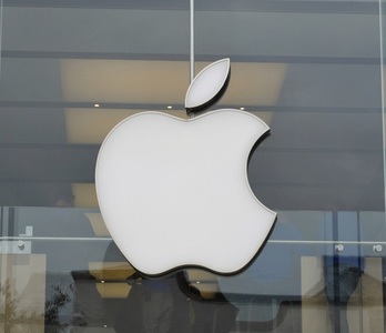 Apple se apropie de o capitalizare de piaţă de 1.000 de miliarde de dolari