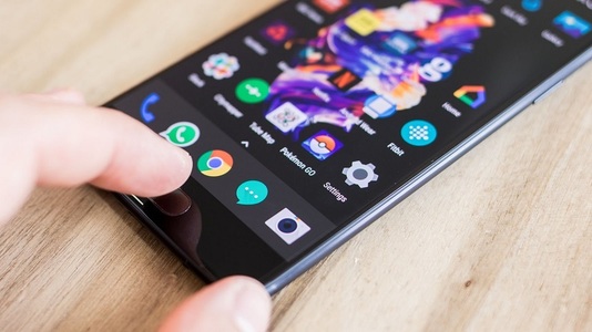 Compania chineză OnePlus lansează un smartphone premium în SUA, cu sprijinul Qualcomm şi al T-Mobile