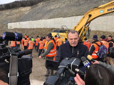 Ministrul demisionar al Transporturilor anunţă din nou scoaterea la licitaţie a unui segment de autostradă de pe tronsonul Lugoj - Deva