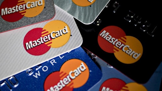 UE a amendat Mastercard cu 570 milioane de euro pentru împiedicarea accesului comercianţilor la servicii transfrontaliere de plată cu cardul