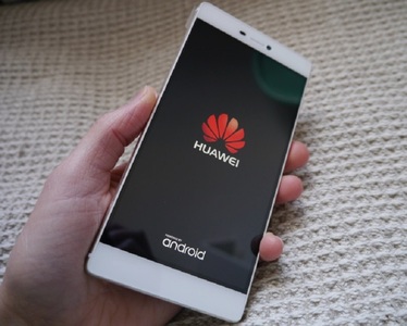Huawei se pregăteşte pentru o scădere de 40% - 60% a livrărilor internaţionale de smartphone-uri