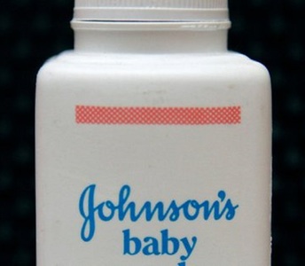 Johnson & Johnson retrage de pe piaţă peste 30.000 de flacoane de pudră de talc din cauza posibilei contaminări cu azbest