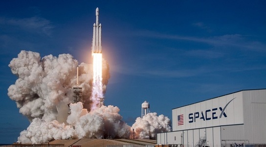 SpaceX vrea să atragă fonduri de 250 de milioane de dolari, sumă care ar evalua compania la 36 de miliarde de dolari