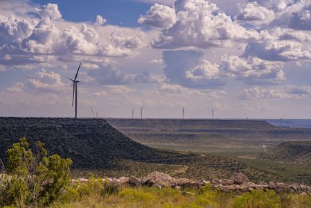 Enel anunţă investiţii de aproape 1 miliard de dolari prin racordarea a trei noi parcuri eoliene în America de Nord