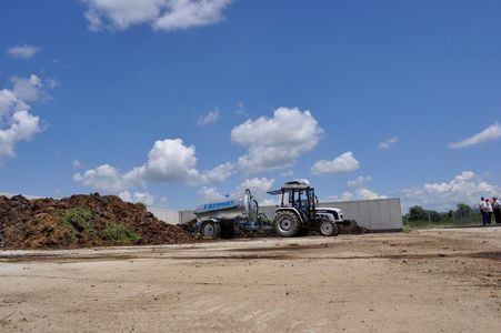 Ministerul Mediului a lansat două licitaţii pentru atribuirea contractelor de construire a 17 platforme comunale de depozitare a gunoiului de grajd şi o staţie de compostare