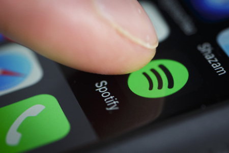 Spotify va promova melodii contra cost