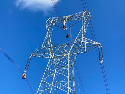 Transelectrica anunţă că în Sistemul Electroenergetic Naţional s-a înregistrat un consum maxim de energie electrică în această iarnă, de aproape 9.400 MW 
