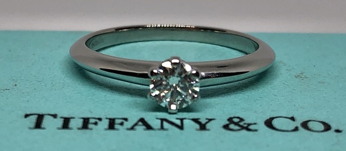 Acţionarii companiei americane de bijuterii Tiffany au aprobat preluarea acesteia de către grupul francez LVMH, pentru 15,8 miliarde de dolari