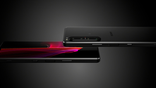 Sony a prezentat trei noi smartphone-uri din seria Xperia, dintre care două flagship-uri