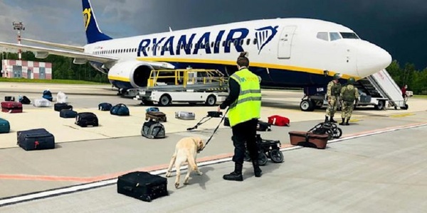 Aviaţia globală se confruntă cu cea mai mare criză politică din ultimii ani, după deturnarea avionului Ryanair de către Belarus
