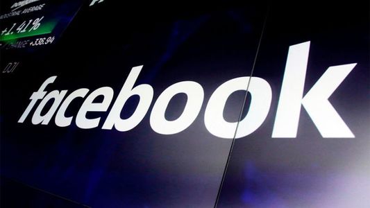 Viitorul smartwatch Facebook va avea ecran detaşabil