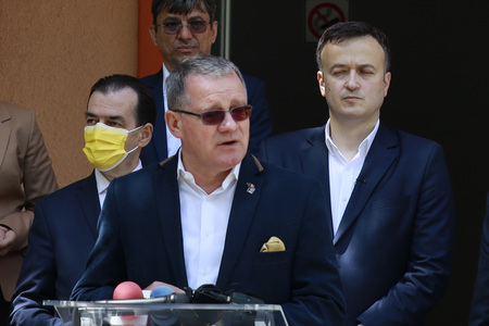 Florin Cîţu: Ministrul Agriculturii Adrian Oros şi-a depus demisia. O să analizez şi o să vin cu o propunere de interimar