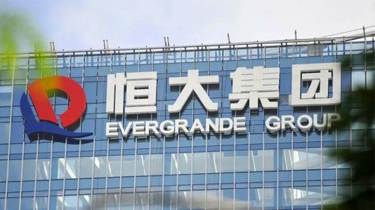 Gigantul imobiliar chinez Evergrande a reluat activităţile la peste 10 proiecte, după ce a evitat intrarea în default săptămâna trecută