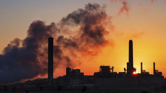 Preţul european al carbonului a atins luni un nivel record, de peste 71 de euro tona