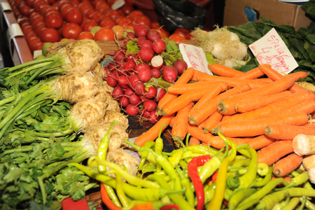 Ministrul Agriculturii a dispus intensificarea controalelor în vânzarea legumelor şi fructelor proaspete