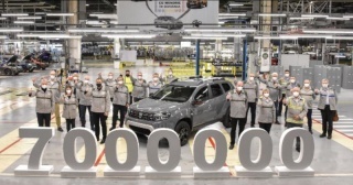 Dacia a produs la uzina de la Mioveni vehiculul cu numărul 7 milioane