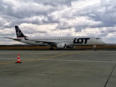 Compania aeriană poloneză LOT operează pentru prima dată curse de pe Aeroportul Iaşi, pentru a veni în sprijinul persoanelor ce sosesc din Republica Moldova şi Ucraina 
