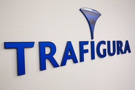 Compania globală de trading Trafigura Group va opri toate achiziţiile de ţiţei de la compania petrolieră de stat rusă Rosneft, până pe 15 mai