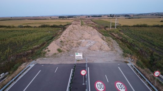 Asociaţia Pro Infrastructură cere CNAIR urgentarea procedurilor de relansare a licitaţiei pentru sectorul Biharia-Chiribiş din Autostrada Transilvania, încât ”să avem o şansă” de a circula în zonă la 21 de ani de la debutul lucrărilor  