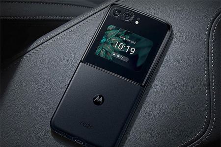 Motorola va lansa smartphone-ul pliabil Razr în Europa
