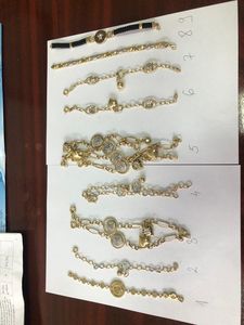 UPDATE - ANAF scoate la licitaţie obiecte din metale şi pietre preţioase evaluate la 2 milioane de lei / Licitaţiile au loc în Bucureşti, Târgu Jiu şi Braşov / Lucian Heiuş anunţă că au fost controlate 86 de case de amanet şi firme care vând bijuterii 