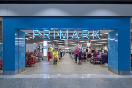 Retailerul irlandez Primark va deschide pe 15 decembrie primul magazin din Romania, în mall-ul ParkLake din Bucureşti, iar anul viitor va inaugura al doilea magazin, în AFI Cotroceni