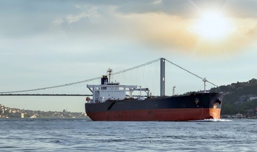 Traficul de nave petroliere s-a blocat, luni, în largul Turciei, în prima zi a plafonului de preţ impus de Occident petrolului rusesc