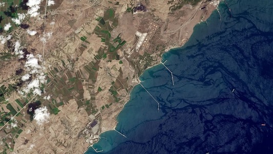 Condiţiile meteorologice nefavorabile obstrucţionează operaţiunile de încărcare în portul petrolier Ceyhan din Turcia, unde sunt evaluate încă efectele cutremurelor