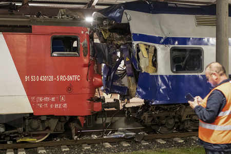 CFR retrage din circulaţie toate locomotivele electrice dotate cu echipamente tehnice similare cu cele ale locomotivei implicate în accidentul feroviar care a avut loc la Galaţi