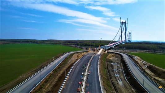 ONG: Podul de la Brăila se apropie în sfârşit de inaugurare, însă doar pe o bucată / Putem spera că spre sfârşitul lunii iulie vom circula între Calea Galaţi - DJ221B / Pasajul peste CF nu va fi gata decât la toamnă, cel mai devreme

