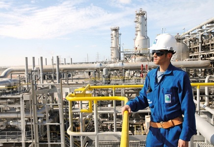 Profitul gigantului petrolier saudit Aramco a scăzut cu 19% în primul trimestru, din cauza preţului mai mic al petrolului